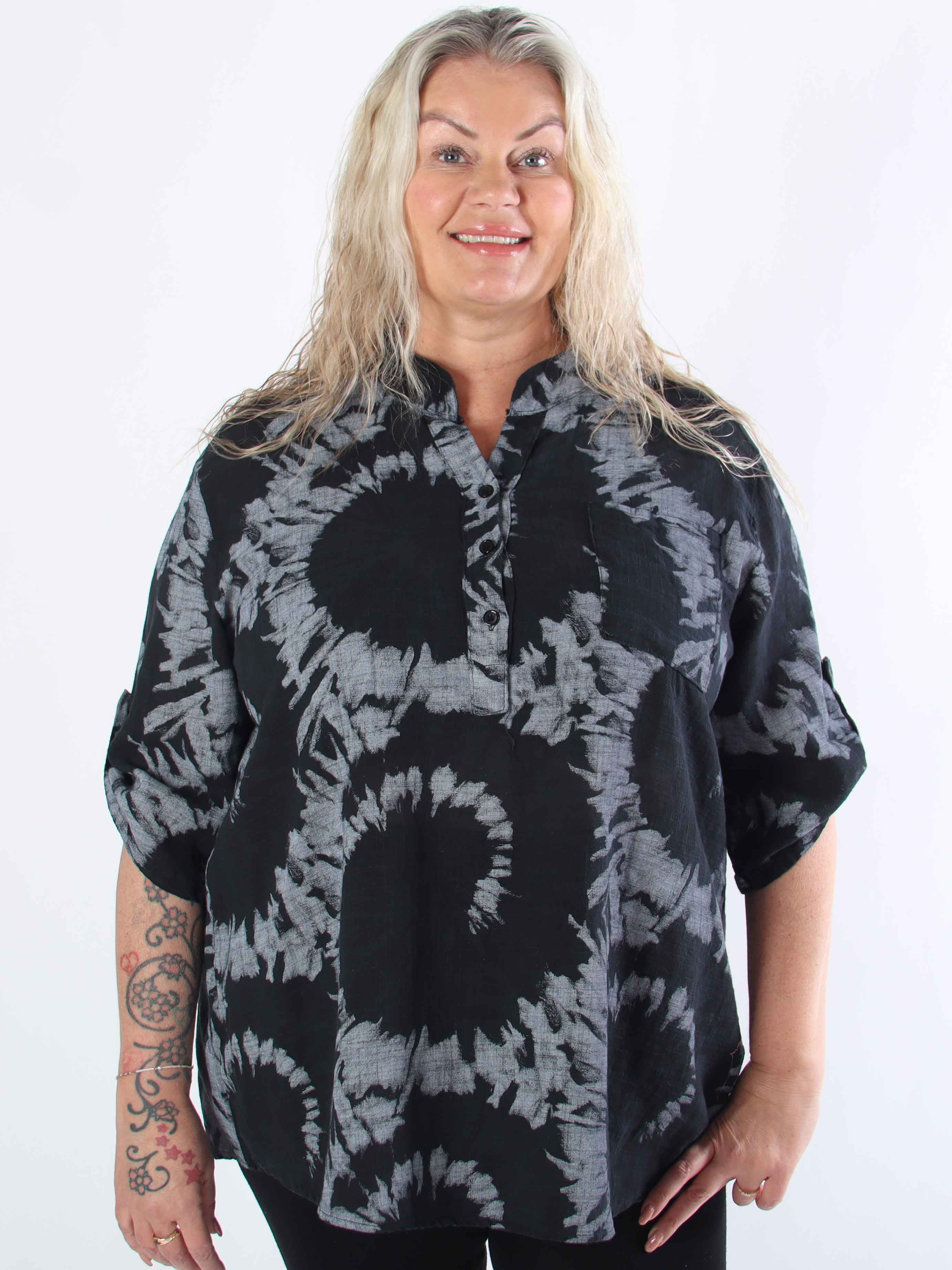 Akella - Mønstret plus size skjorte i let bomuldsstof